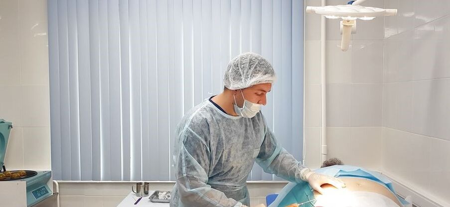 pobieranie próbek tkanki tłuszczowej do terapii SVF choroby zwyrodnieniowej stawu kolanowego